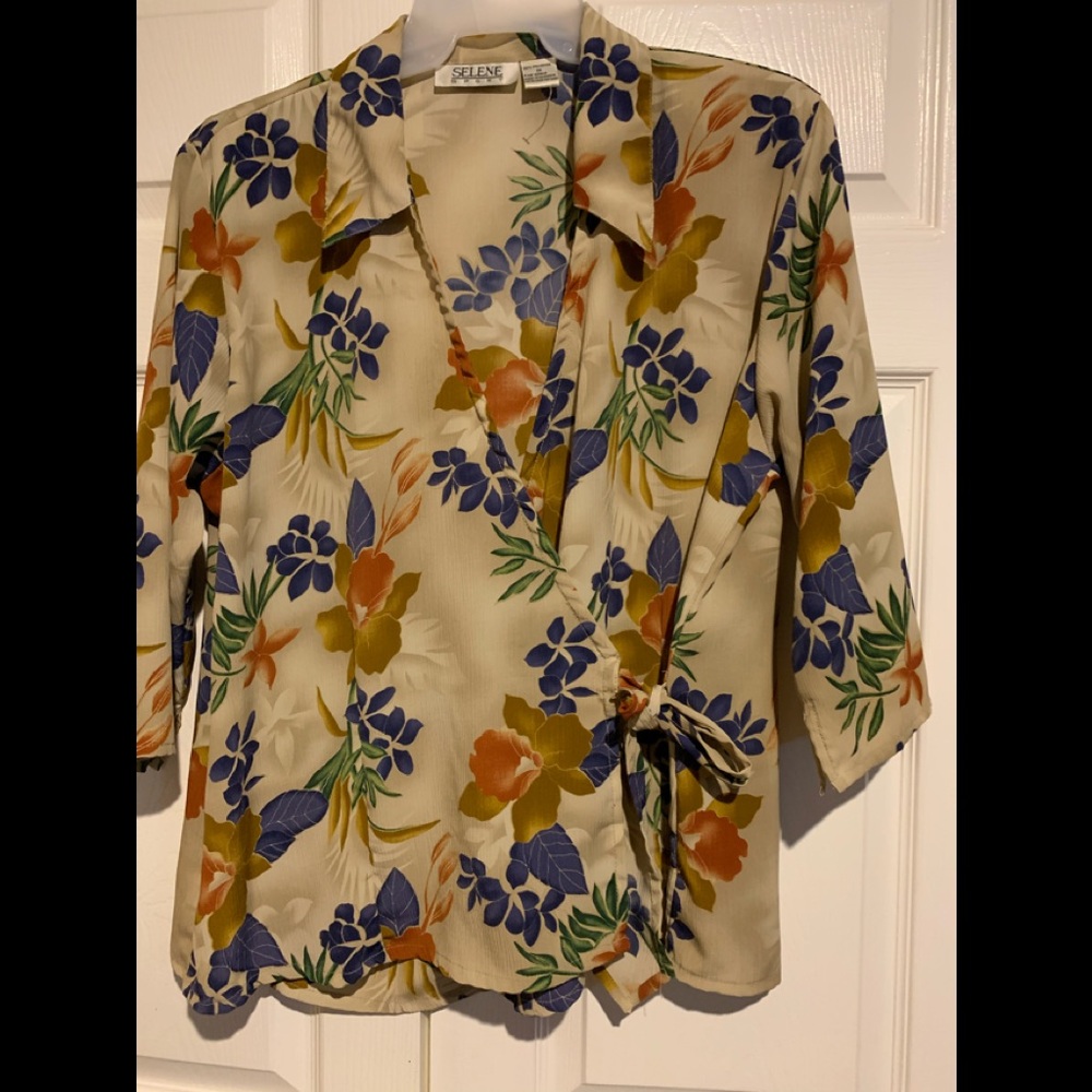 3/4 length sleeves-wraps in front with knot